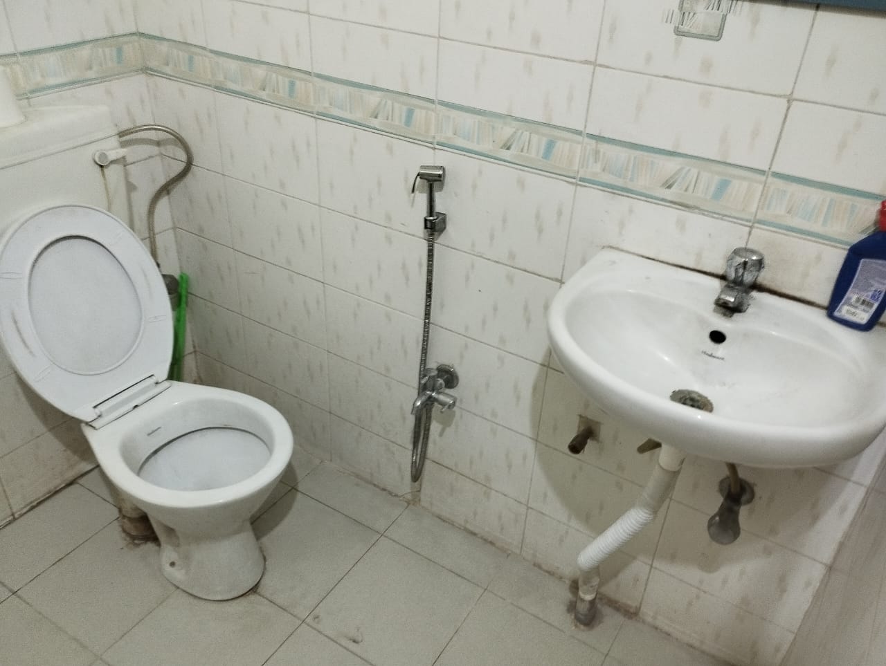 Unfurnished 3bhk in Karbi Path, Sahib Tila, Guwahati, Assam, India for Rent